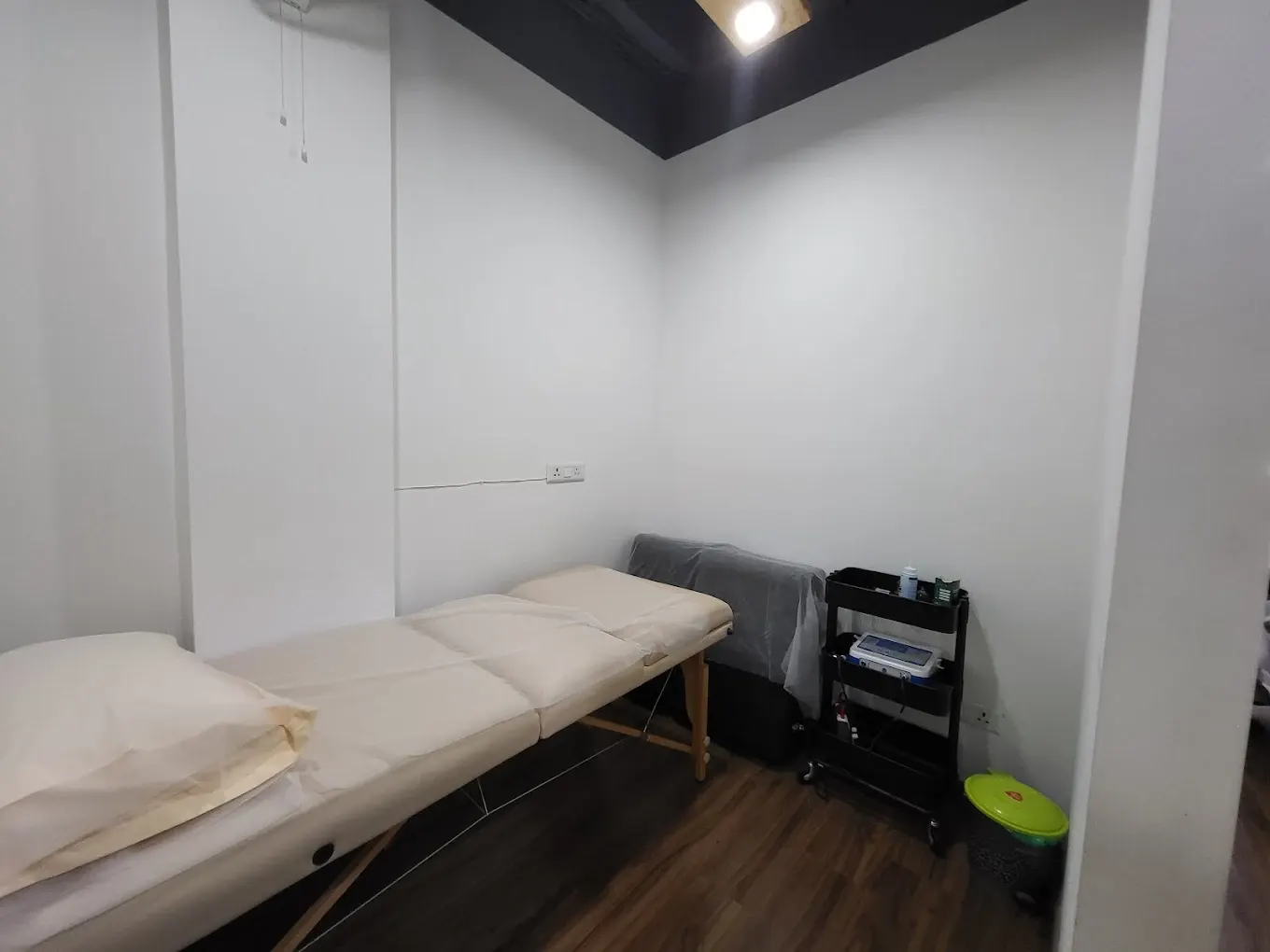 Private physiotherapy treatment room – The Physio Care Gurugram
